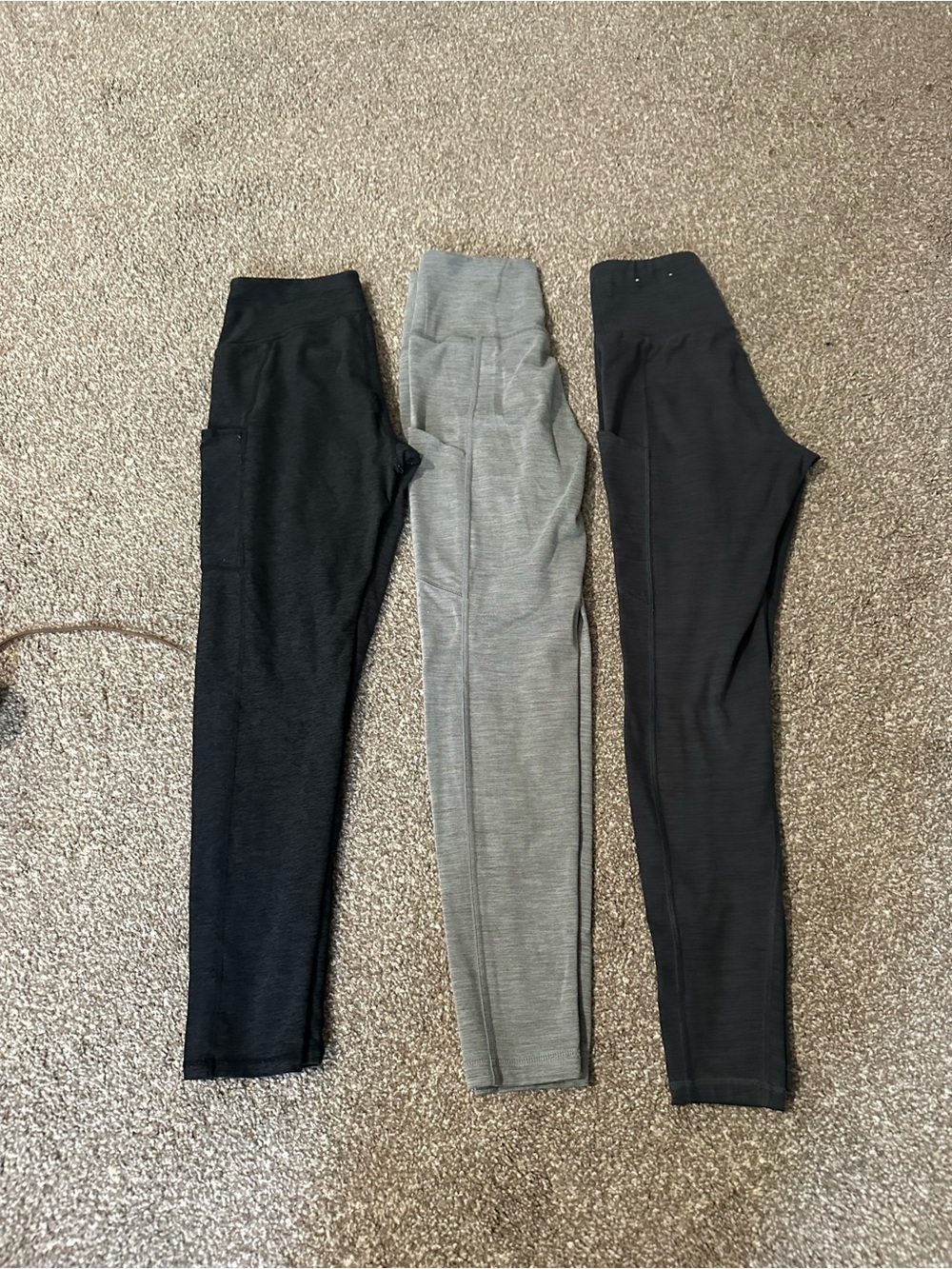 American Eagle, VS and Kirkland Women's Leggings- 4 pair bundle - Picture 14 of 16